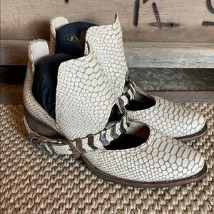 Freebird Blade | White/Cream Snakeskin